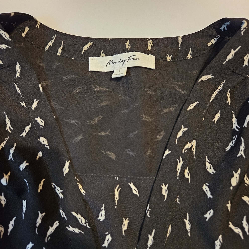 Monday Fun Black and White Patterned Women's Top From Stitch Fix - Size Large - Picture 2 of 3
